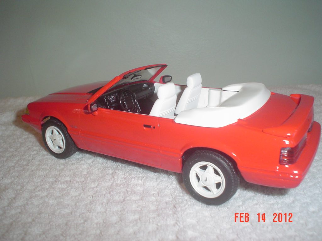 1992 Feature Car 1:24 Scale Replica